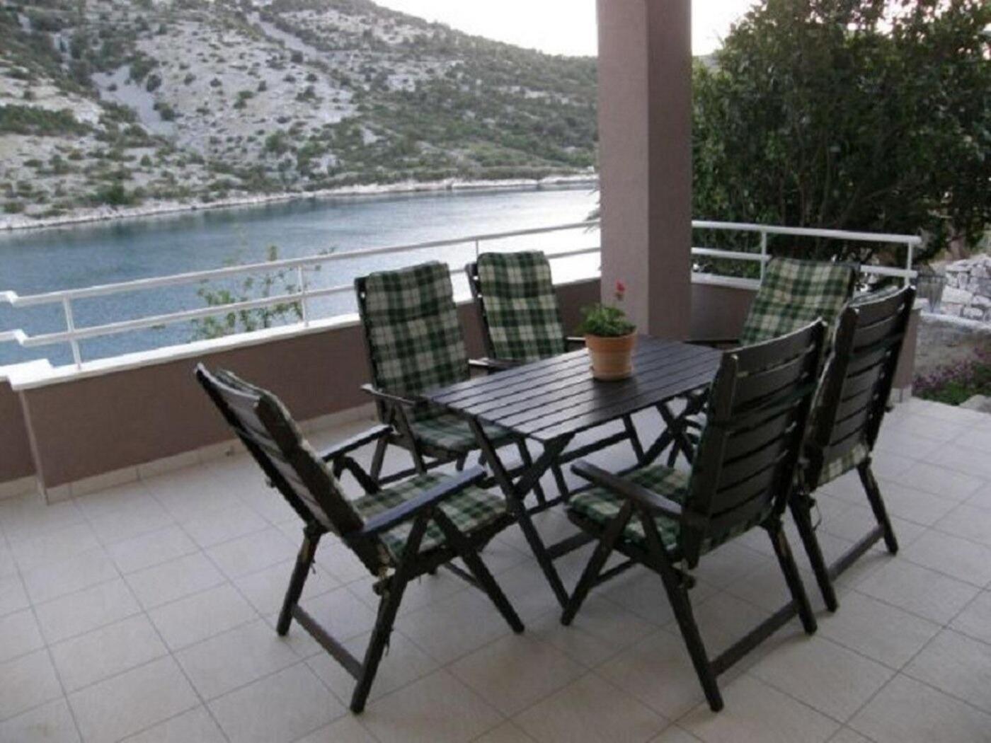 Apartments Ljubi Vinišće Extérieur photo