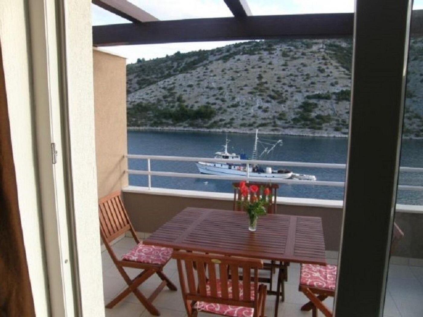 Apartments Ljubi Vinišće Extérieur photo