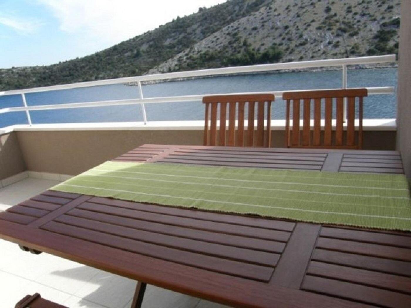 Apartments Ljubi Vinišće Extérieur photo