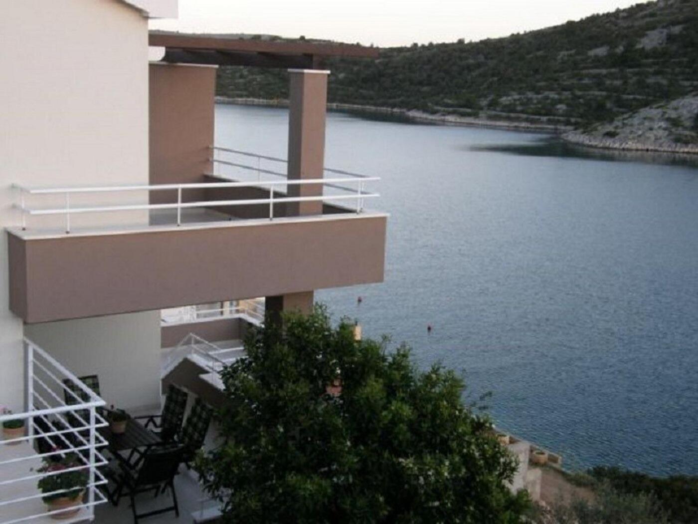 Apartments Ljubi Vinišće Extérieur photo