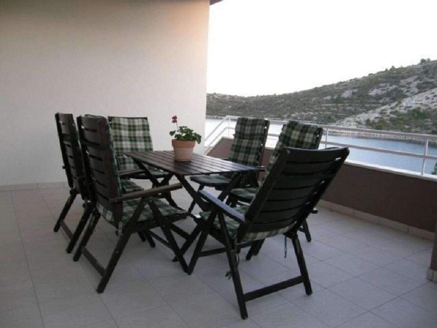 Apartments Ljubi Vinišće Extérieur photo