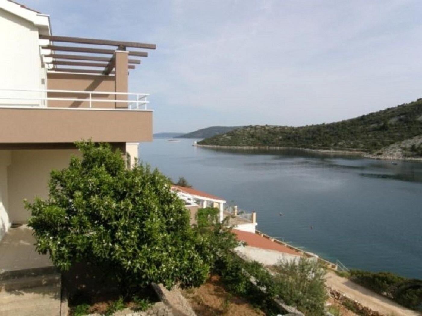 Apartments Ljubi Vinišće Extérieur photo